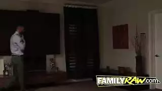 ملء كل الفتحات: ثنائي إميلي ويليس الصريح