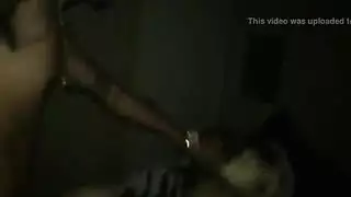 عاهرة ممتلئة الجسم وضخمة الثدي في جماع جماعي صريح