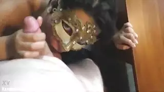 زوج ديوث يشارك زوجته اصدقائه في العمل جماعي