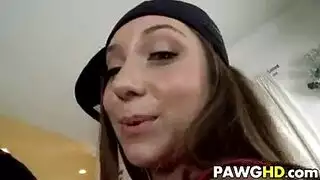 مشهد إكس إكس إكس: الفاتنة ذات الصدر الكبير ريمي لاكروا تُضاجع بقوة على الأريكة