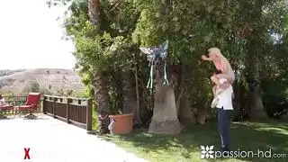 جنس فتاة صغيرة خارجي – خشن وبدون رحمة