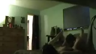 أمهات عاهرة تعطي جنس فموي عميق وتركب بقوة في البانيو