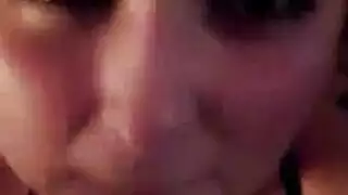 عاهرة قذرة تلعق الفرج ثم تأخذ اختراق شرجي قاس