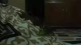 ساره جاي في محل ملابس