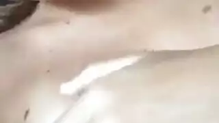 تدليك محترف يتحول إلى جلسة نكاح إباحية على الطاولة