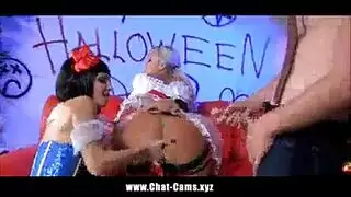 نينا إيل تدرس درسًا في الجنس الفموي العميق