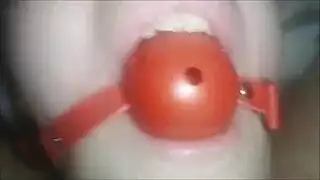 عربية مراهقة بمفردها: صفع فرجها المبلل حتى تبلغ الذروة