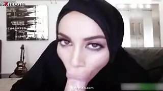 زوجة خائنة تظهر لعشيقها حركاتها الإباحية في جلسة جماع صعبة