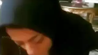 شغف عائلي مخفي: أم وابنة في فيلم إباحي