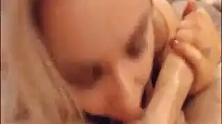 فتاة ذات صدر صغير تطلب مواجهة جنسية مكثفة