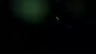 زوجة تفتح ساقيها على مصراعيهما للضربات الإباحية