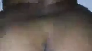 شاهدها تتعمق في المص ثم تقفز على قضيبه الكبير