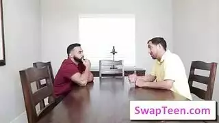 صوفي رييز وعشيقتها في مثلث جنسي مثير