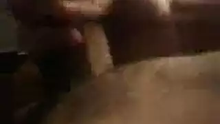 مص إباحي قاسي: سيدة مثيرة بكس مشعر تختنق بقضيب غليظ