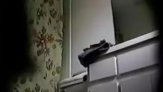 الصفحة الرئيسية الهبي على ركبتيها
