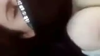 فتاة تتناك من عامل اسمر