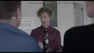 كس جيليان يانسون الكثيف يلتهمه رجل أسود قوي