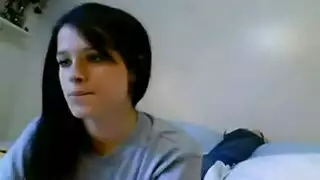 السكرتيرة الشهوانية تأخذ قضيباً قاسياً على مكتبها