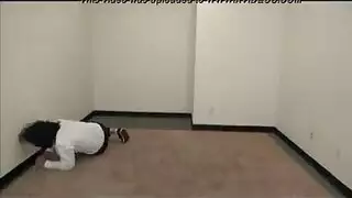 ميلف ساخنة سافانا تتعرض للضرب من قبل غريب أصلع في الأماكن العامة