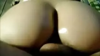 جماع شرجي عميق: تمديد مؤخرة كبيرة لأم في وضعية كلب