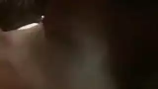 سحاقية صعبة – دفقات عميقة وإيلاج بالأصابع حتى النشوة