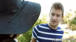 ولد ينيك جارته بقوة على السرير