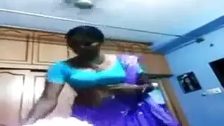 بحار ساخن يضرب فتاة هنتاي صغيرة بقوة