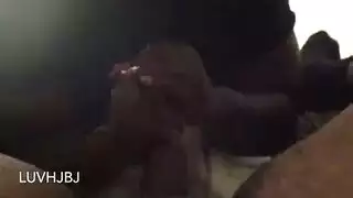 قيغر ساخنة تأخذ عدة قضبان شابة في إباحية عنيفة