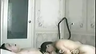 فتاة جميلة تتناك من كسها في سكس تركي