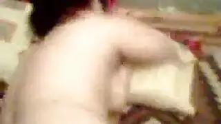 حديث جنسي قذر ودفعات عميقة في هذا الشريط الجنسي الساخن