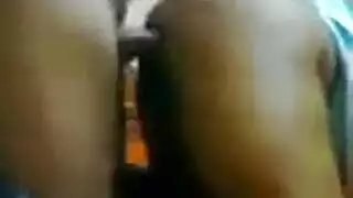 صدر كبير، انفجار خلفي: مشهد شرجي لنجمة بورن سودانية