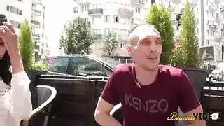 فيديو جنس أوروبي: نقد مقابل جماع جسد فتاة ممشوقة المشدود