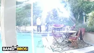 عصابة ذوي الياقات الزرقاء ثلاث عاهرات تمتلئ فتحاتهن من قبل العمال