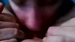 إباحية مراهقة: لعق وتدليك فران مراهقة مشدود