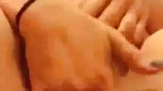 مصرية تمارس عادة سرية وتحوح وكسها يقطر من العسل