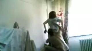 عاهرة عربية شابة تُمارس الجنس بجنون