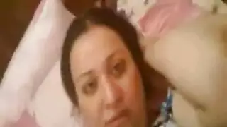 شريط سكس عربي: فرج كريمي يتعرض لنيك عنيف