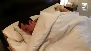 نوم ونيص: تقبية خلسة مع إنهاء داخلي