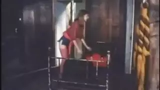 شغب الخطاة: علاقة جنسية جماعية شاقة بلمسة عائلية