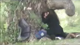 عاهرات عربيات مكشوفات: جنس جماعي في الخارج مع حارقات الجامعة