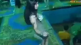 رقص إباحي صريح وكلام فاحش للكبار فقط