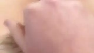 كاتفيغت في سن المراهقة تنورة قصيرة