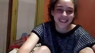 فتاة سمراء تمارس العادة السرية – جلسة لعبة قاسية ورعشة