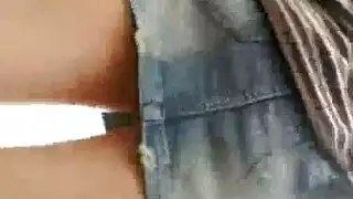 راهبة تأخذ عدة قضبان سوداء في مشهد جنسي صريح