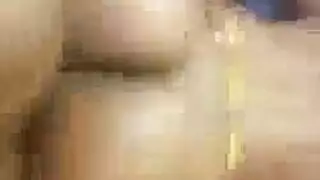 جلسة صباحية جنسية لألي نيكول: أظافرها الطويلة تمسك بقضيبه بشدة