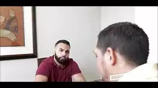 ماراثون بورن عرقي: لاتينية وفحل أسود ينكحون مثل الحيوانات