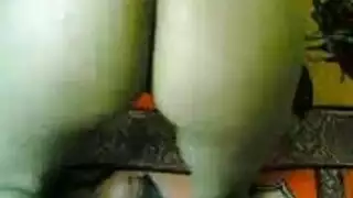 آسيوية تمتص زب زنجي عملاق