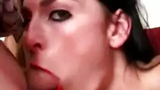 مراهق ذو عضو كبير يدفع ثمن مقلبه بممارسة جنس مع معلمته الناضجة