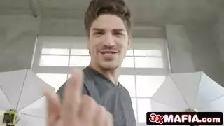 بدو يرضع حليب بس