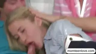 شباب مثيرون يتبادلون الشركاء ويمارسون الجنس الصعب في أفلام جنسية مثلية